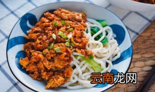 炸鸡蛋酱面的做法 炸鸡蛋酱面怎么做