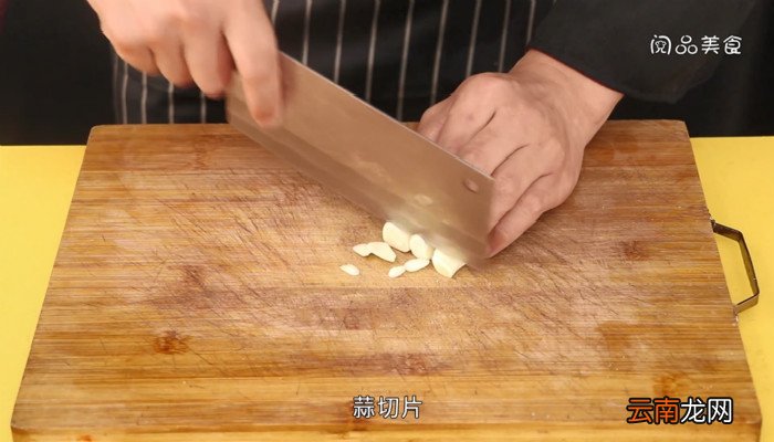 香辣焖鲫鱼 香辣焖鲫鱼的做法