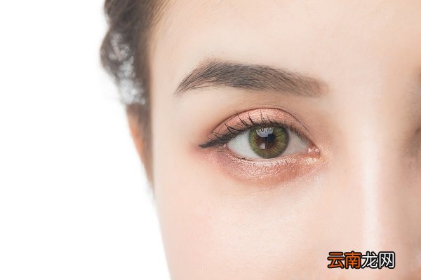 怎么消除眼部皱纹 消除眼部皱纹的方法