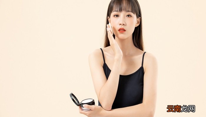 粉扑和粉底刷有什么不同 用粉底刷还是粉扑好