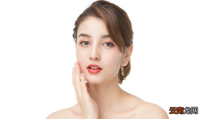 粉扑和粉底刷有什么不同 用粉底刷还是粉扑好