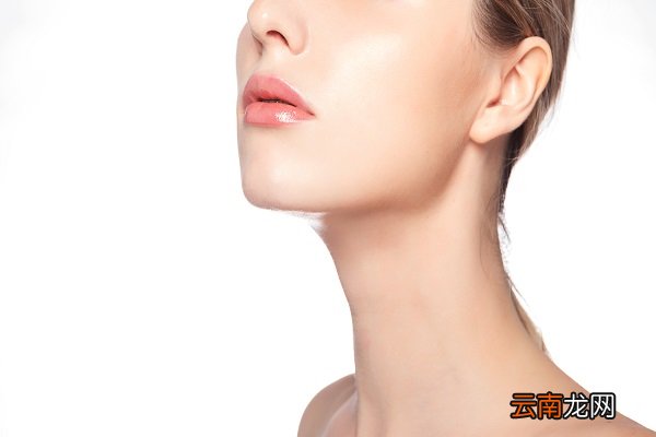 M唇妆怎么画 M唇妆画法