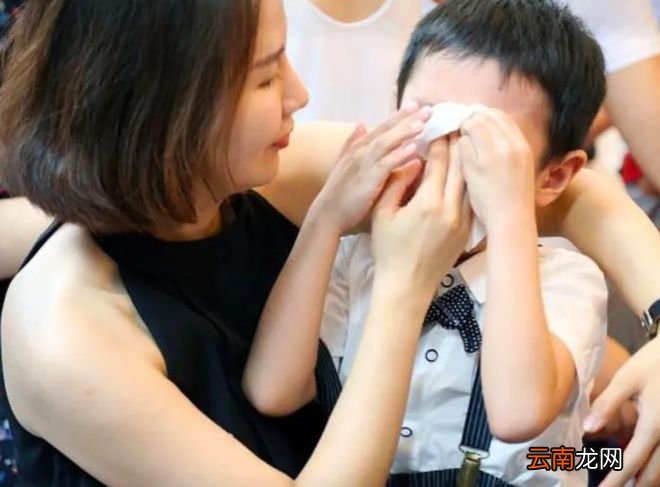 孩子被嘲笑时，父母的处理方式很重要，看看你做对了吗？