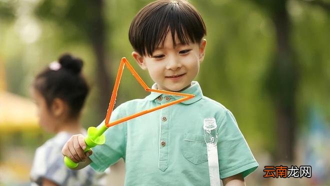 “养男孩”有3忌，父母越早知道，孩子以后弯路越少