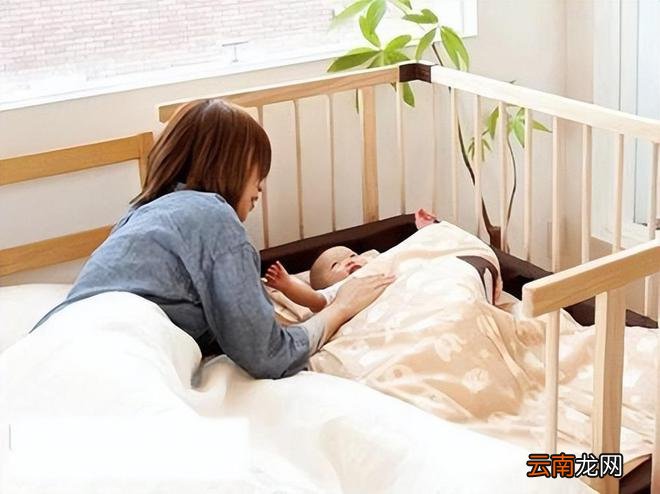 端午节生娃不吉利？糊涂爷爷蛮横拦在产房前，医生：别耽误功夫