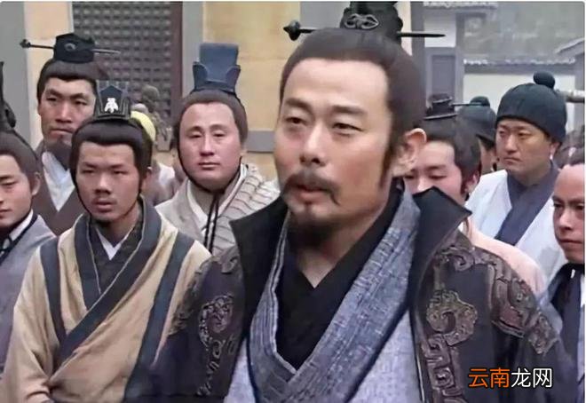 端午节生娃不吉利？糊涂爷爷蛮横拦在产房前，医生：别耽误功夫