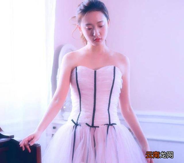 15岁少女典型的别人家孩子，经常被骚扰，父母希望孩子变丑