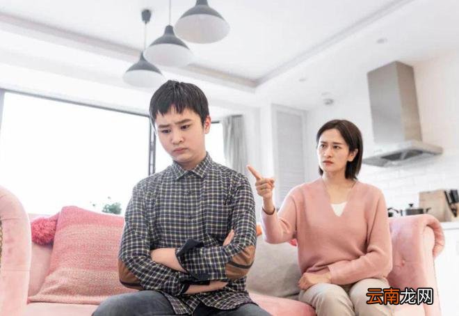 青春期的孩子是如何“养废”的？爱“较劲”的父母，需要反思