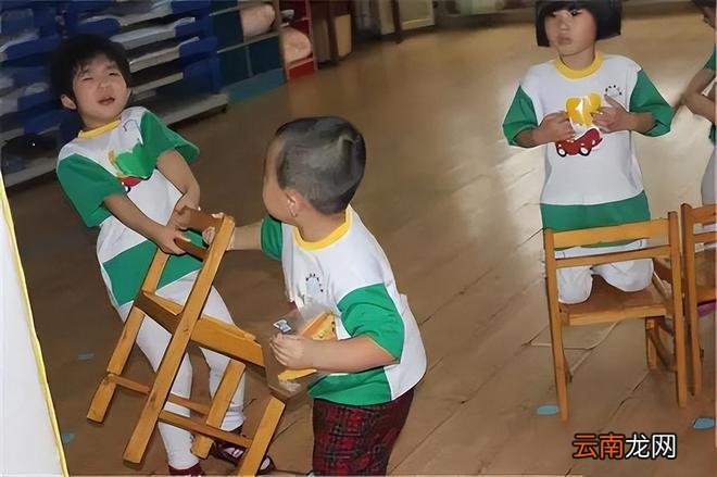幼儿园老师：在学校经常被人欺负的孩子，通常背后有这样的父母