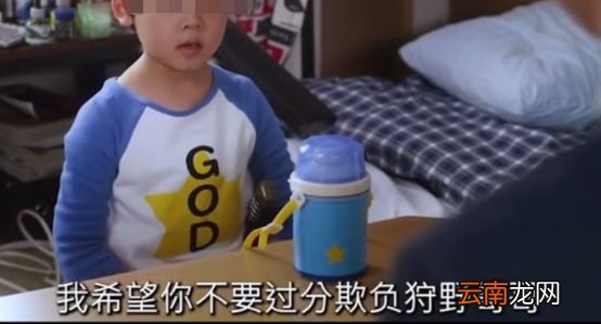 5岁独居男孩吃纸果腹，他的“忏悔”，看哭无数父母