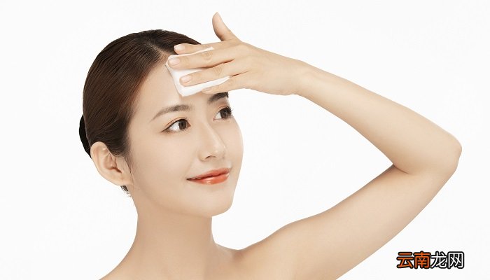 涂抹粉底前需要先用哪些护肤品 粉底在哪个步骤用