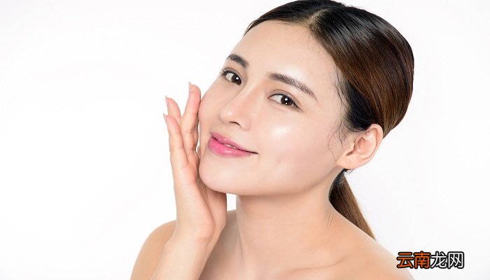 涂抹粉底前需要先用哪些护肤品 粉底在哪个步骤用