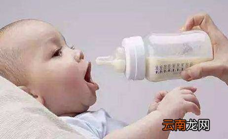 新生儿宝宝第一口食物吃对了，不仅少生病，还不愁母乳不够