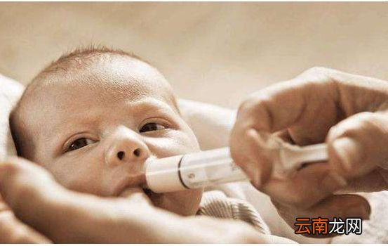新生儿宝宝第一口食物吃对了，不仅少生病，还不愁母乳不够