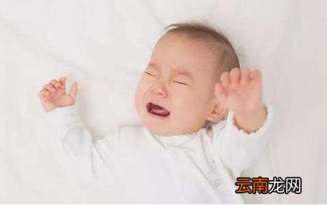新生儿宝宝第一口食物吃对了，不仅少生病，还不愁母乳不够