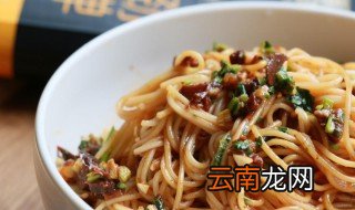 韭菜捞面条的做法 简单又好吃的哦
