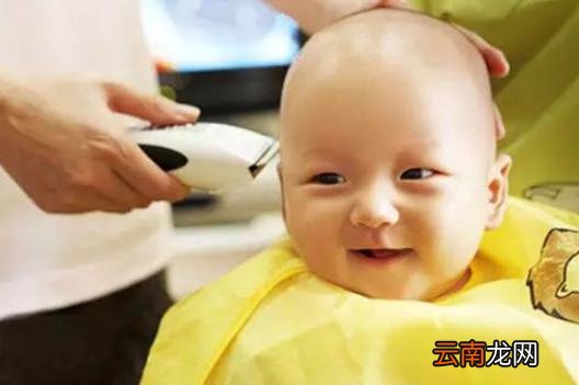 夏天太热到底要不要给娃剃光头？当心做错帮了倒忙，伤害到娃