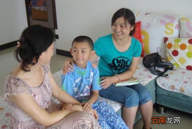 4岁男宝在幼儿园总喊“饿”，老师察觉不对劲，跟回家一看傻眼了