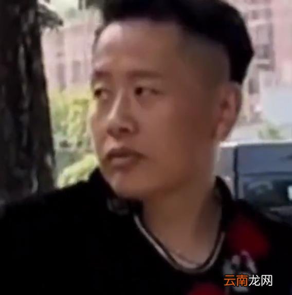 亲爸无疑！妈妈出差回不来爸爸穿旗袍送考