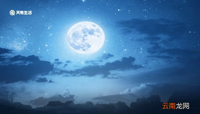 月出于东山之上徘徊于斗牛之间的意思作者 月出东山之上徘徊于斗牛之间的意思