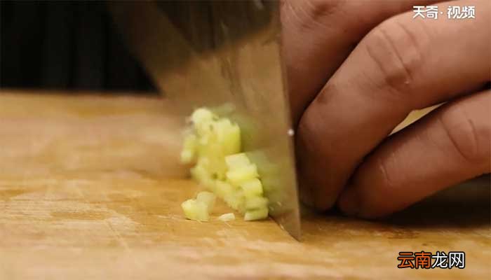 烧荷包鲫鱼的做法 烧荷包鲫鱼怎么做