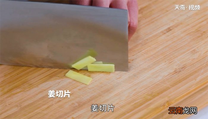 莲子炖鸡汤的做法 如何做莲子炖鸡汤