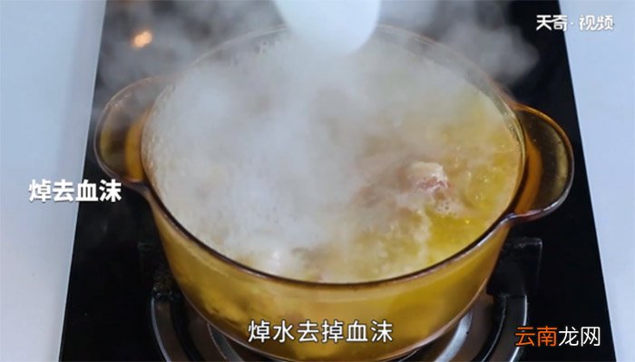 莲子炖鸡汤的做法 如何做莲子炖鸡汤