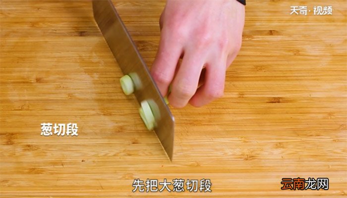 莲子炖鸡汤的做法 如何做莲子炖鸡汤