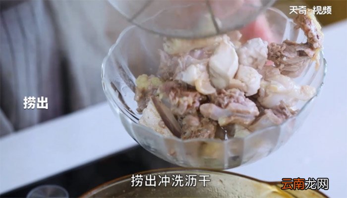 莲子炖鸡汤的做法 如何做莲子炖鸡汤