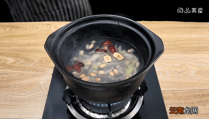 莲子猪肚汤 莲子猪肚汤的做法