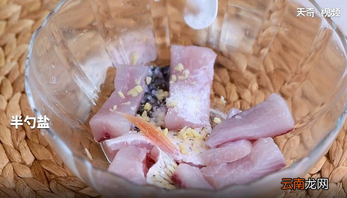 炸草鱼的做法 炸草鱼怎么做