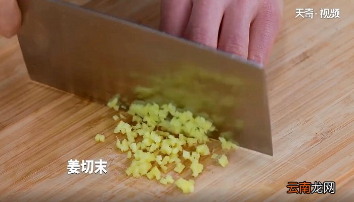 炸草鱼的做法 炸草鱼怎么做