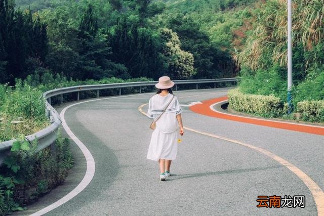 它坐拥1390座岛屿，比马代丰满5倍，还常年霸占国家地理封面