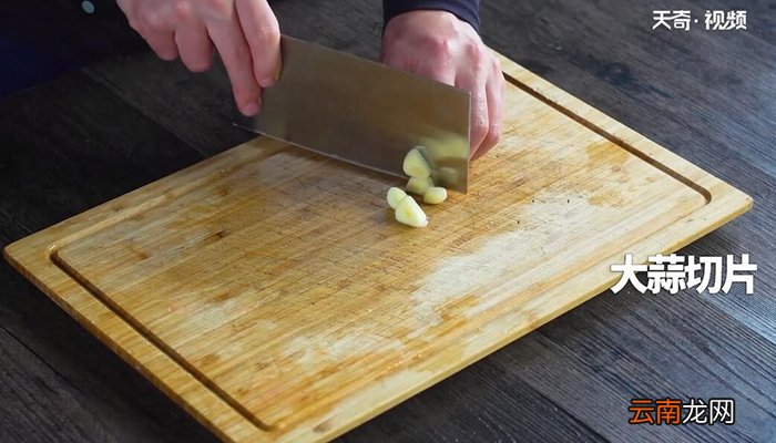 茶树菇炒五花肉的做法 茶树菇炒五花肉怎么做