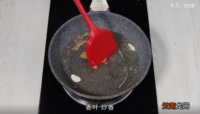爆炒鱿鱼的做法，爆炒鱿鱼怎么做