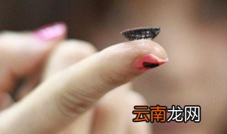 美瞳粘在一起怎么分开 如何解决美瞳粘在一起