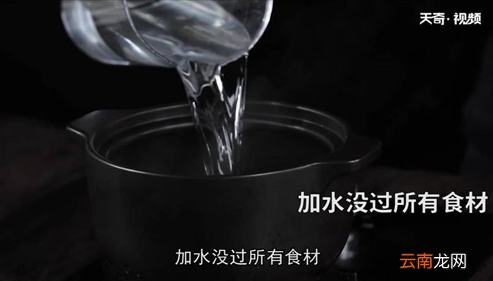 鸡爪煲莲藕怎么做 鸡爪煲莲藕