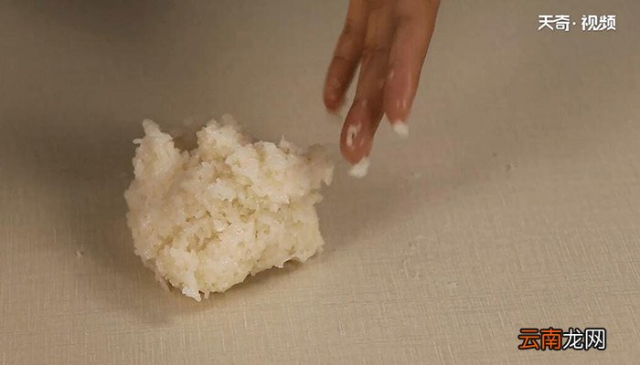 葡萄干糯米凉糕的做法 葡萄干糯米凉糕怎么做