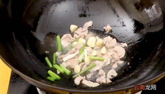 茶树菇焖面详细做法 茶树菇焖面的做法