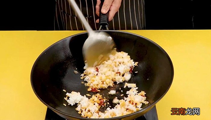 豆瓣酱炒米饭怎么做 豆瓣酱炒米饭的做法