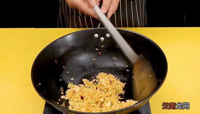 豆瓣酱炒米饭怎么做 豆瓣酱炒米饭的做法