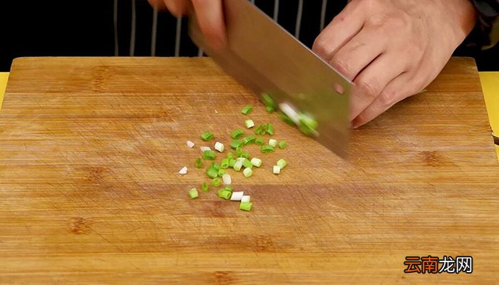 豆瓣酱炒米饭怎么做 豆瓣酱炒米饭的做法