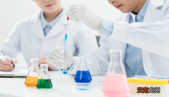 高锰酸钾和双氧水反应现象 高锰酸钾和双氧水反应现象是什么