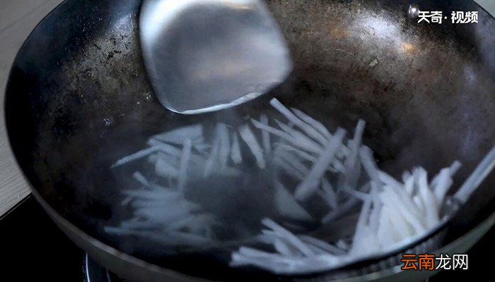 冬笋肉丝尖椒的做法 冬笋肉丝尖椒怎么做