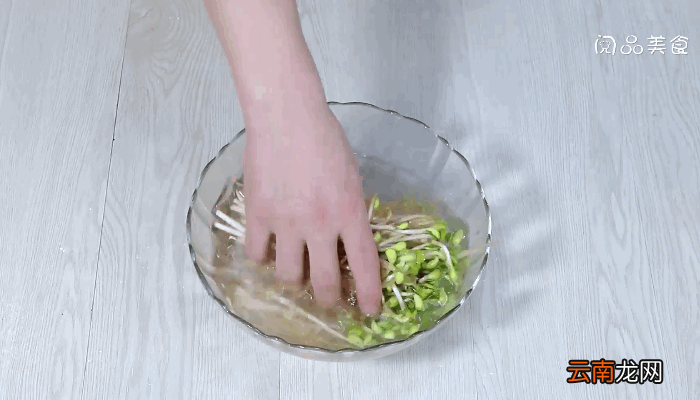 榨菜黄豆芽炒肉丁的做法，榨菜黄豆芽炒肉丁怎么做
