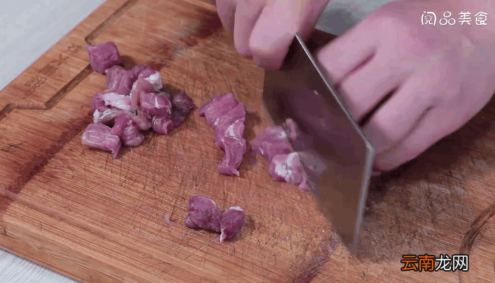 榨菜黄豆芽炒肉丁的做法，榨菜黄豆芽炒肉丁怎么做
