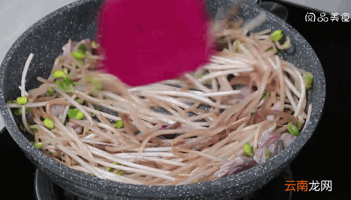 榨菜黄豆芽炒肉丁的做法，榨菜黄豆芽炒肉丁怎么做
