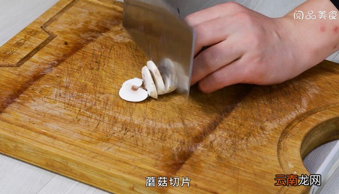 豌豆尖蘑菇豆腐汤怎么做 豌豆尖蘑菇豆腐汤的做法