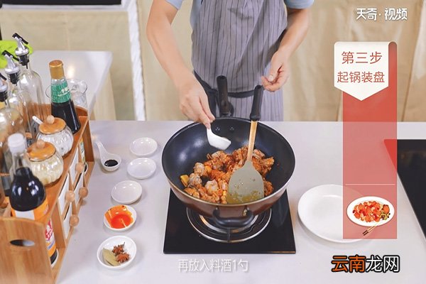 土豆炖排骨的做法