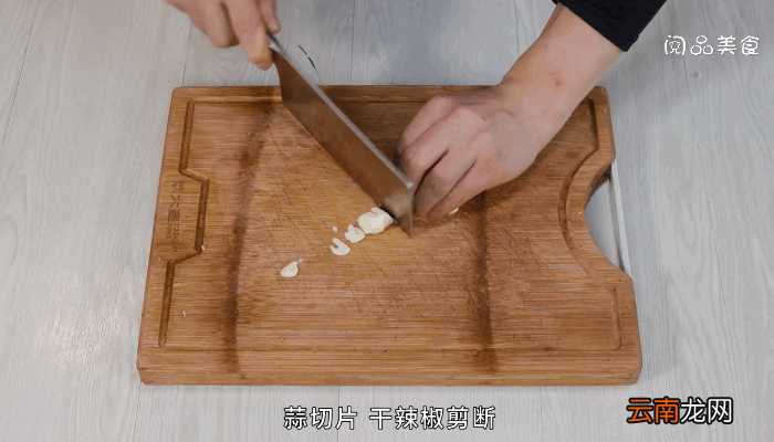 油豆腐炒菜心的做法，油豆腐炒菜心怎么做